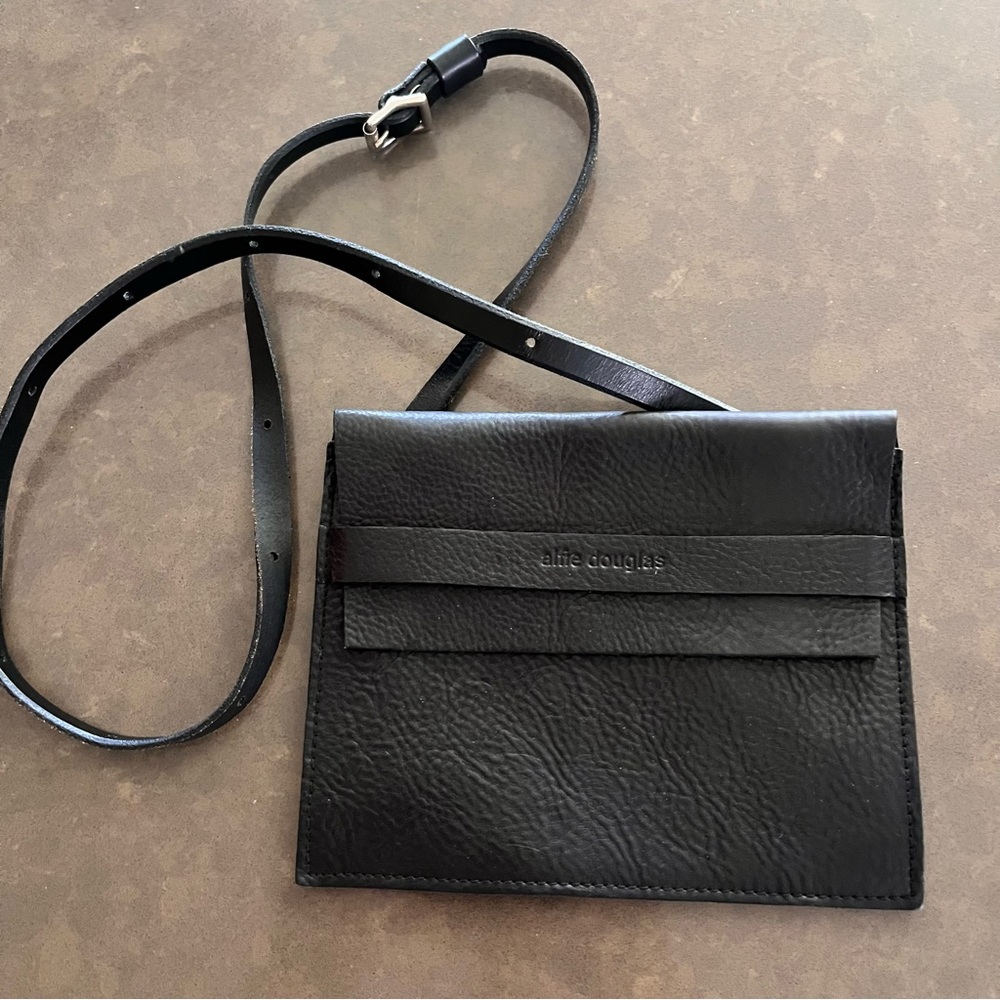 Alfie Douglass Black Leather Swivel Pouch Purse w/adjust Strap Hinged UK Made